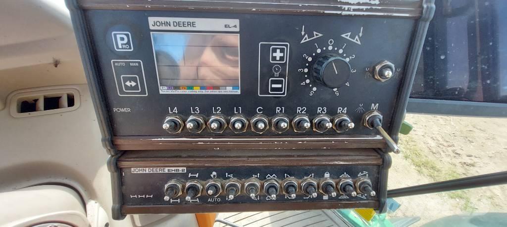 John Deere 840 牵引式喷雾机