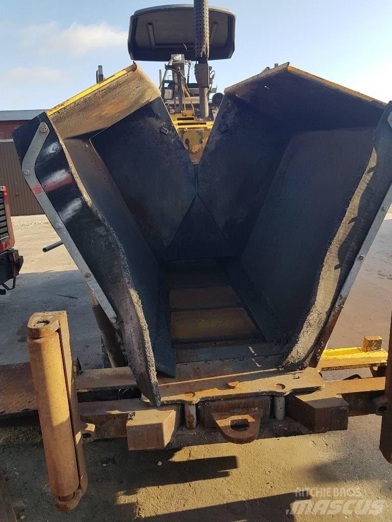 Volvo TITAN 2820 沥青摊铺机