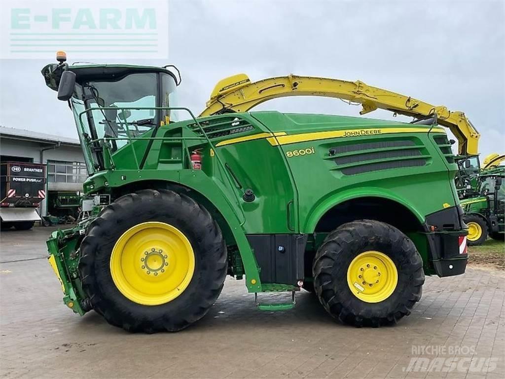 John Deere 8600 自走式青贮饲料收割机