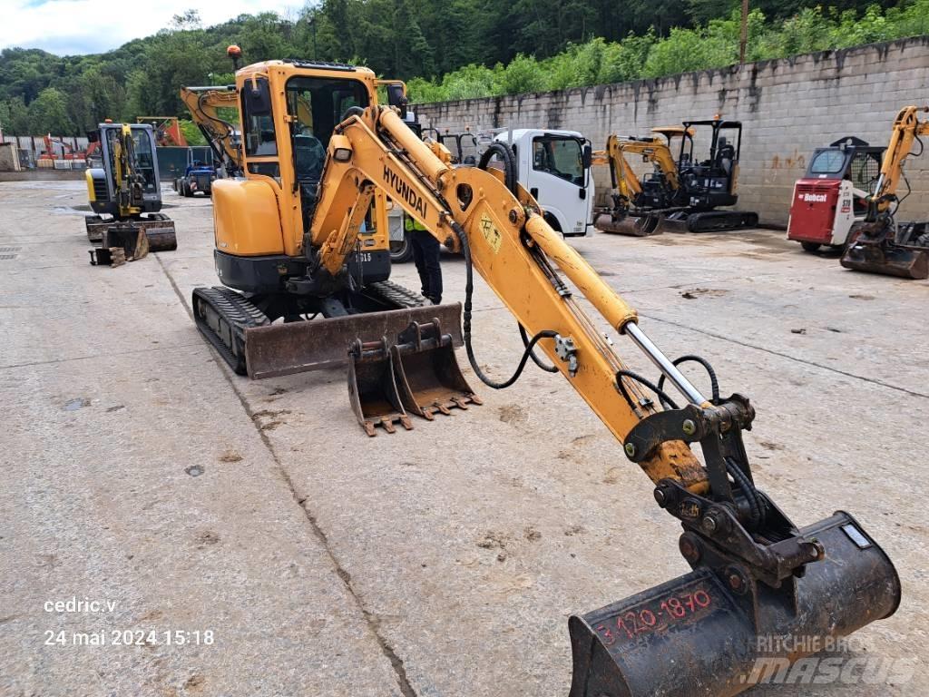 Hyundai R35Z-9 小型挖掘机