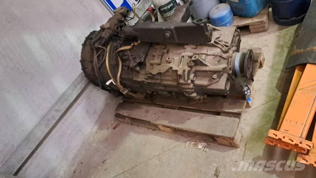 MAN F 2000 牵引车