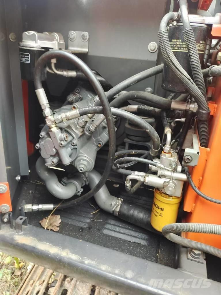 Hitachi ZX 70 中型挖掘机