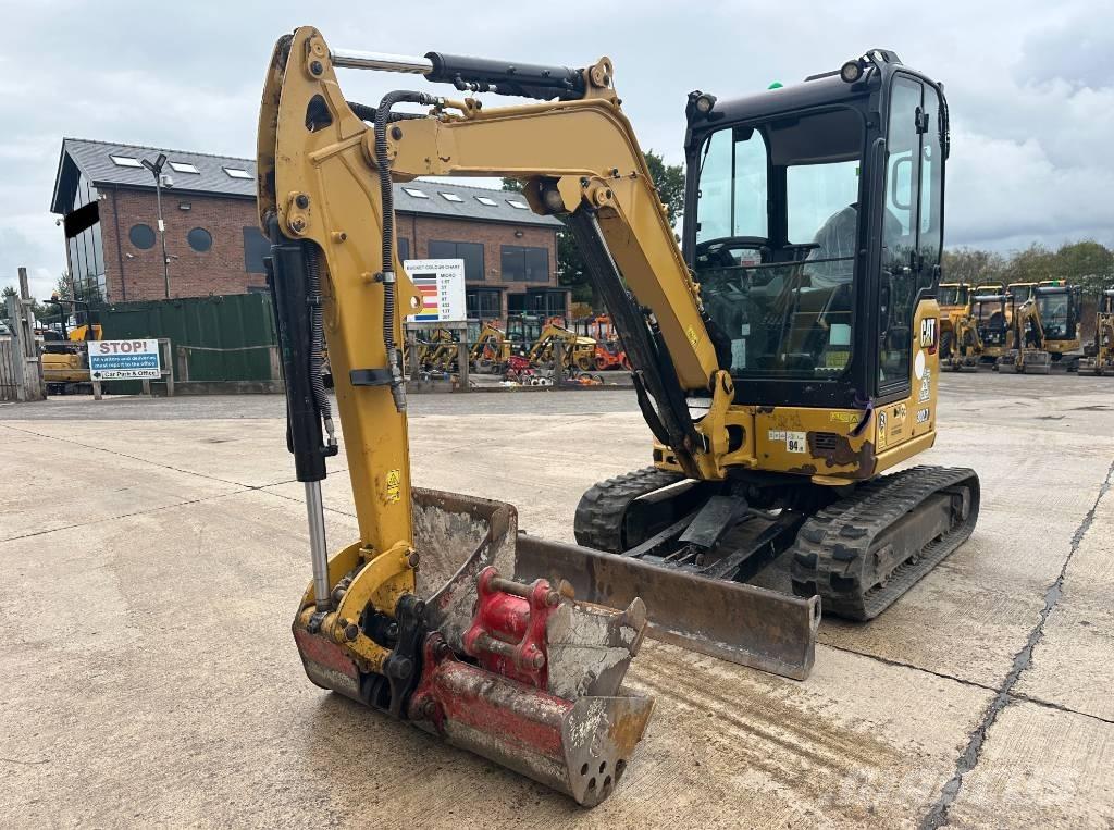 CAT 302.7 CR 小型挖掘机