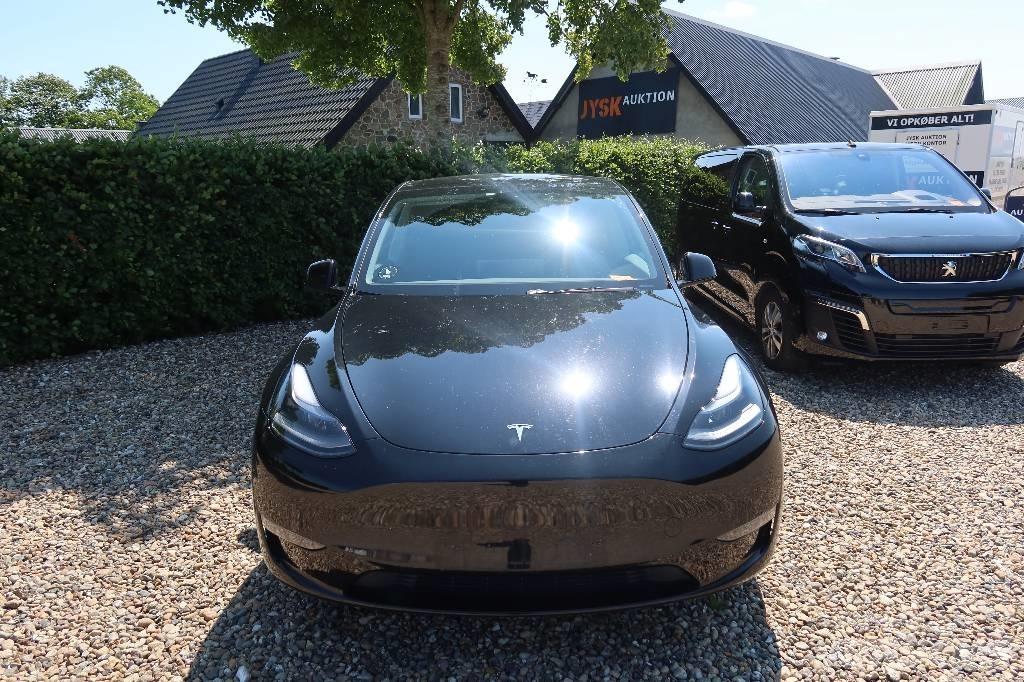 Tesla Model Y 汽车