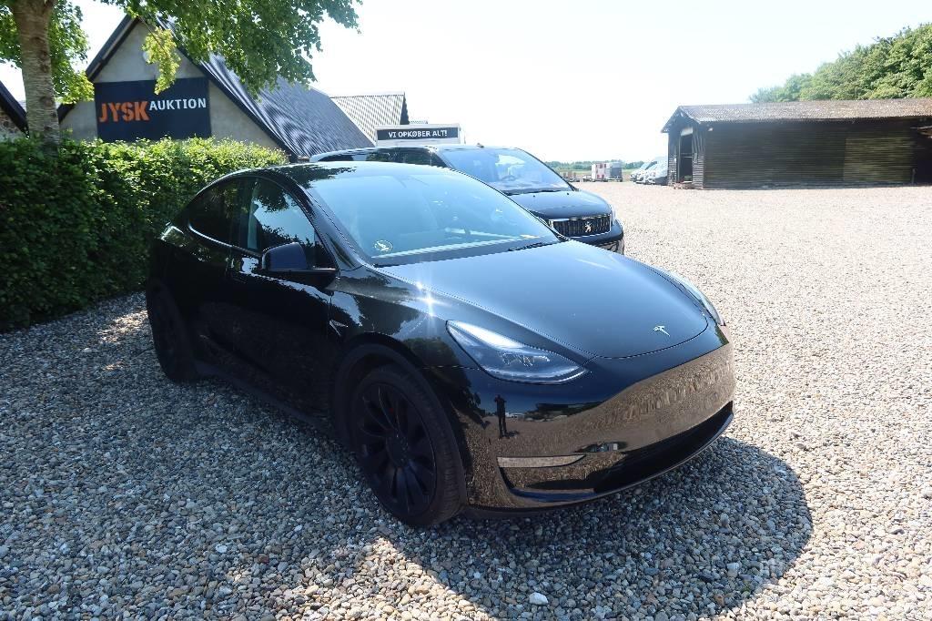 Tesla Model Y 汽车
