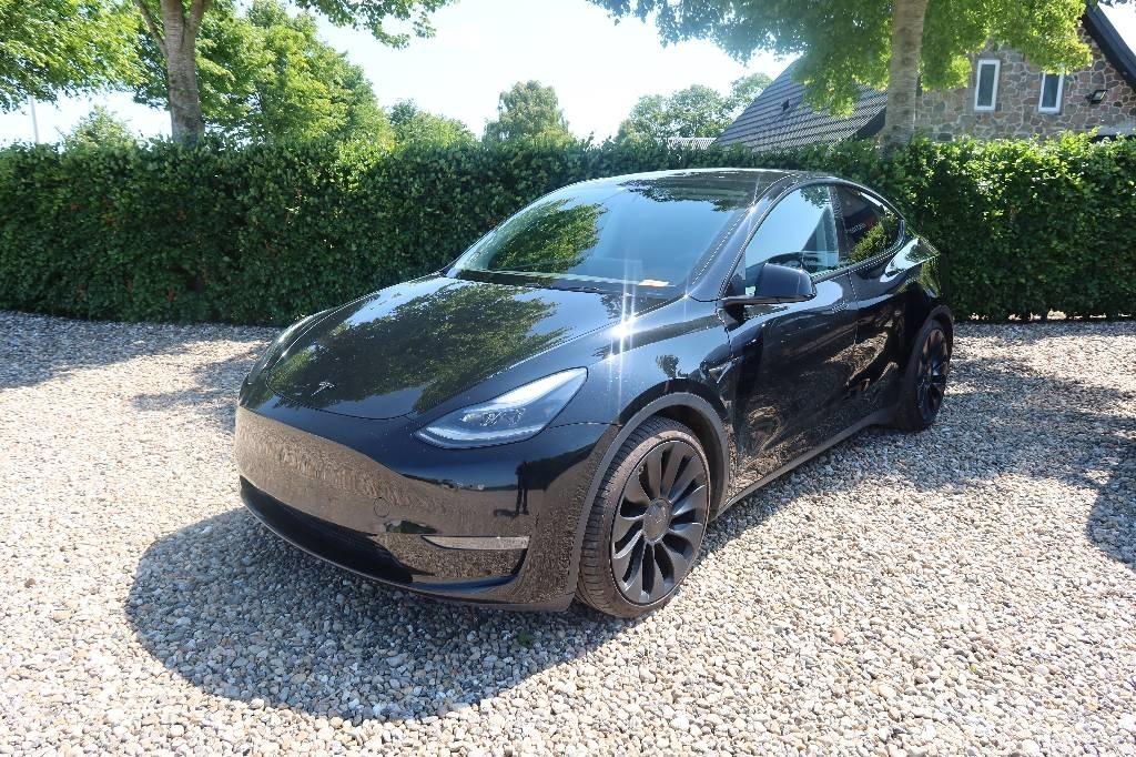 Tesla Model Y 汽车