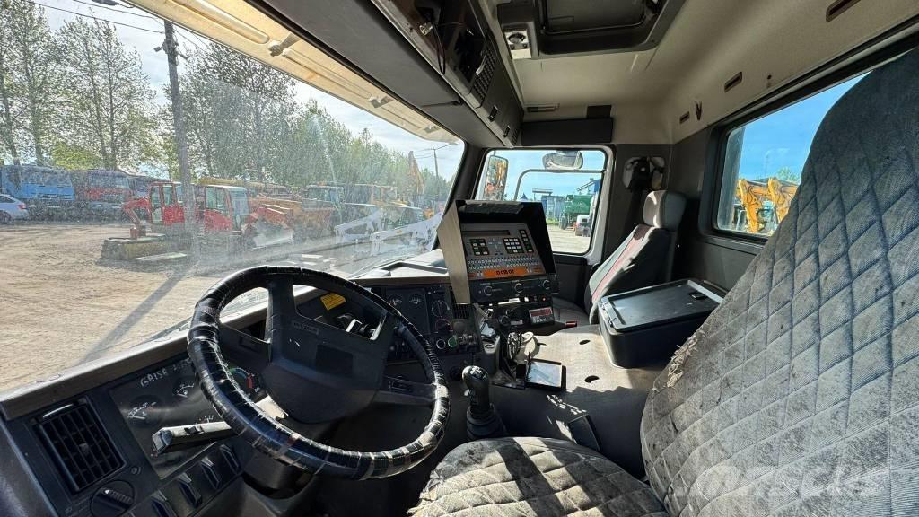Volvo FL GUDRONATOR 沥青喷洒机