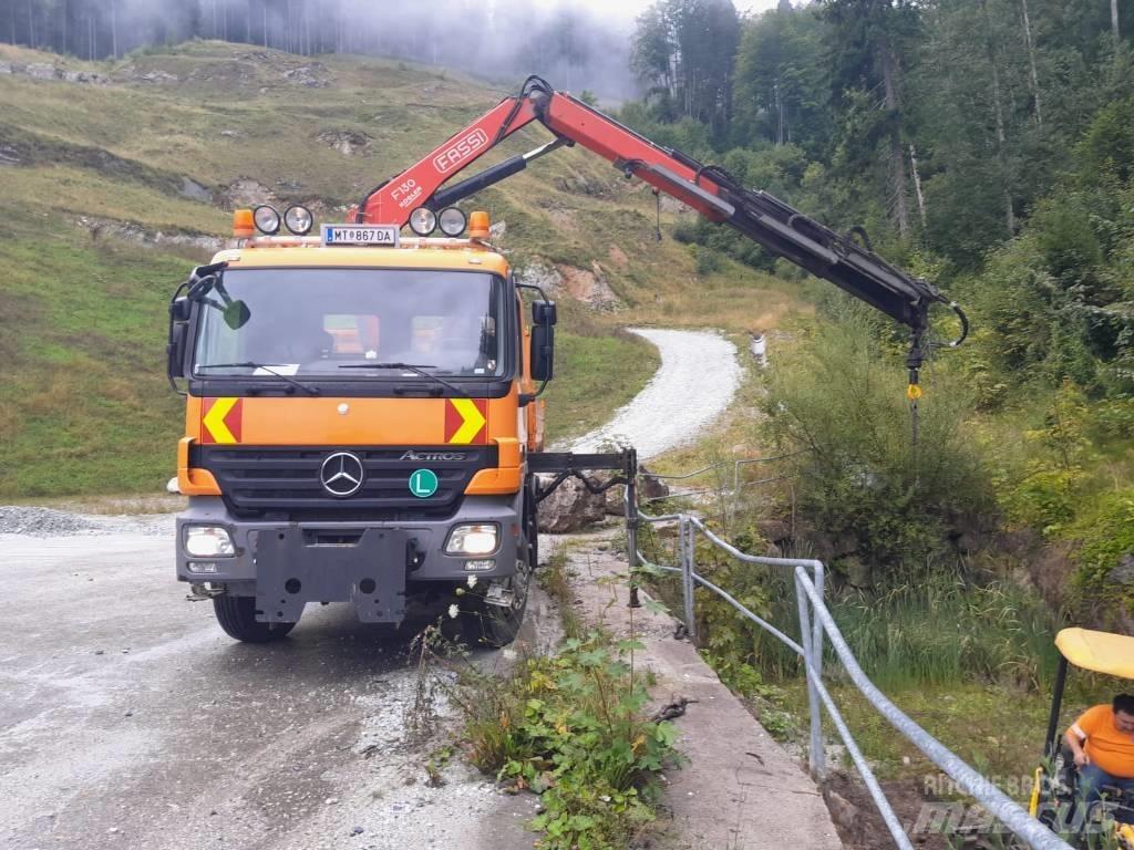 Fassi 130 随车折臂吊