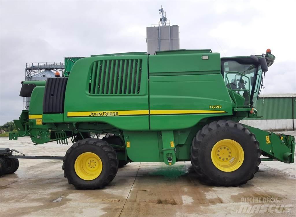 John Deere T670 联合收割机