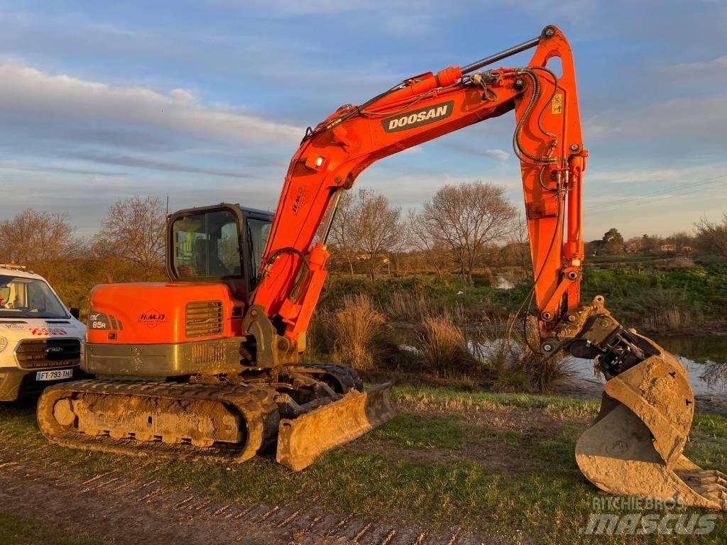 Doosan DX 85 R-3 中型挖掘机
