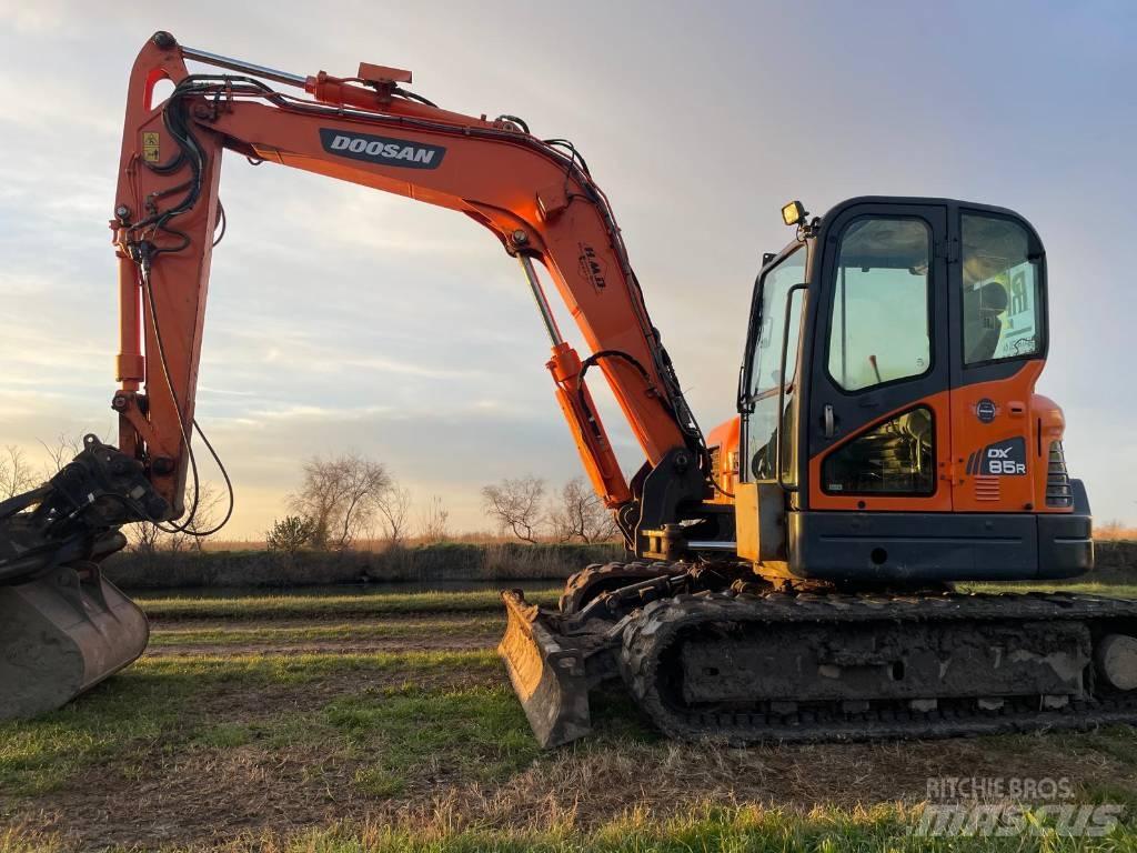 Doosan DX 85 R-3 中型挖掘机
