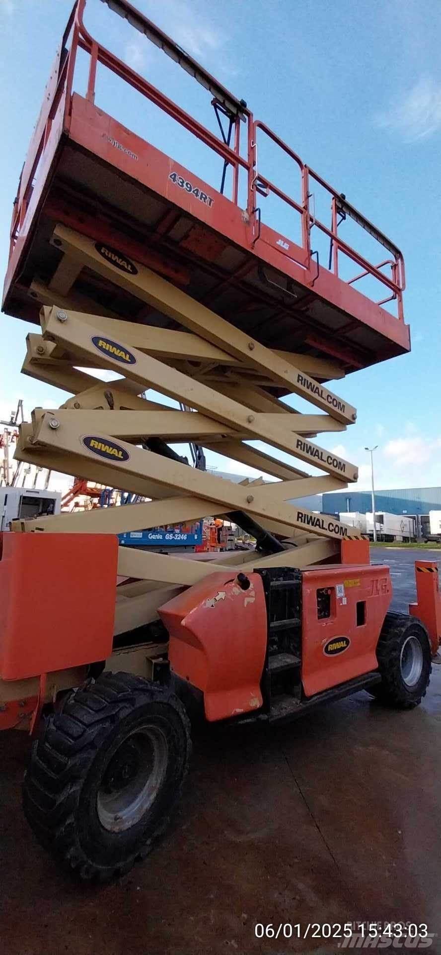 JLG 4394RT 剪叉式升降机