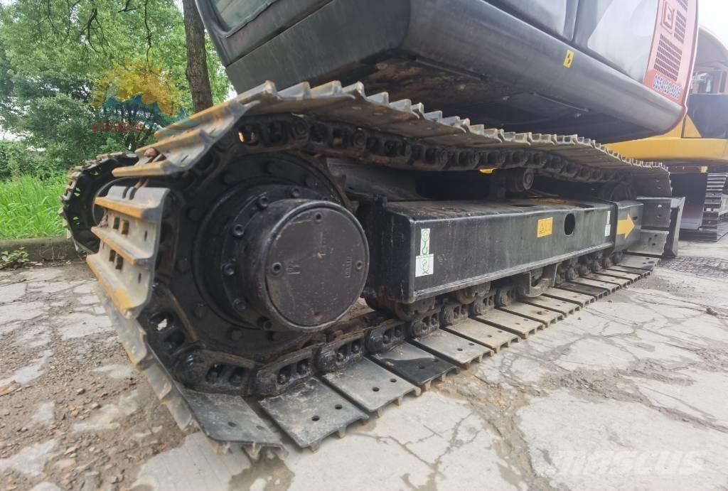 Hitachi ZX 70 中型挖掘机