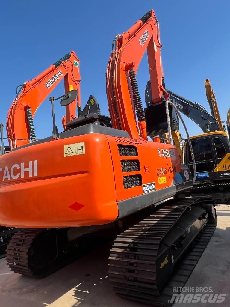 Hitachi ZX200 履带挖掘机