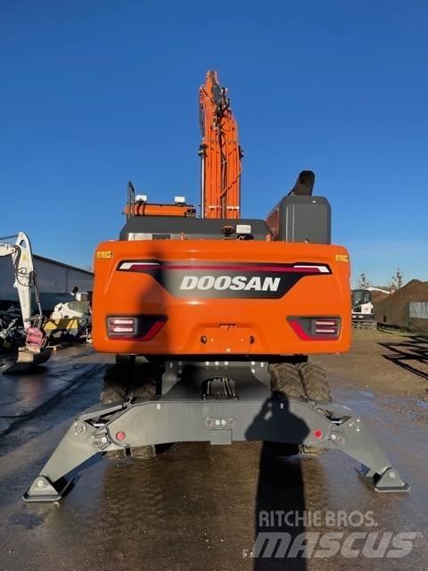Doosan DX210W-7 轮式挖掘机