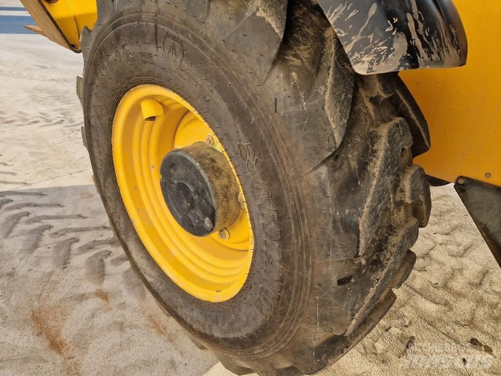 JCB 540-140  BC40 伸缩臂叉装车|叉装车