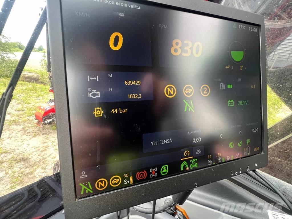 Komatsu 951 XC 收割机