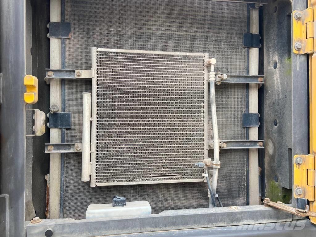 Volvo EC220El 履带挖掘机