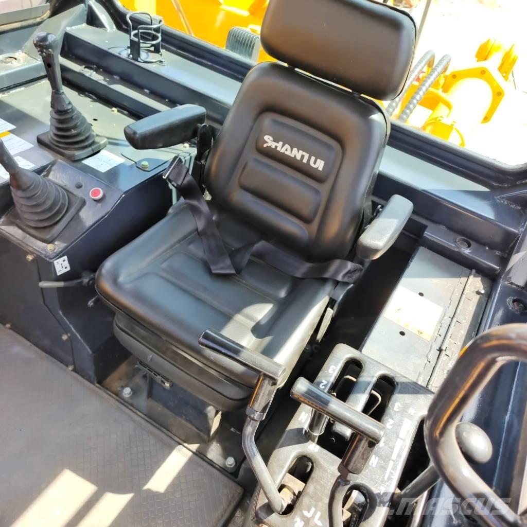 Shantui SD 32 履带式推土机