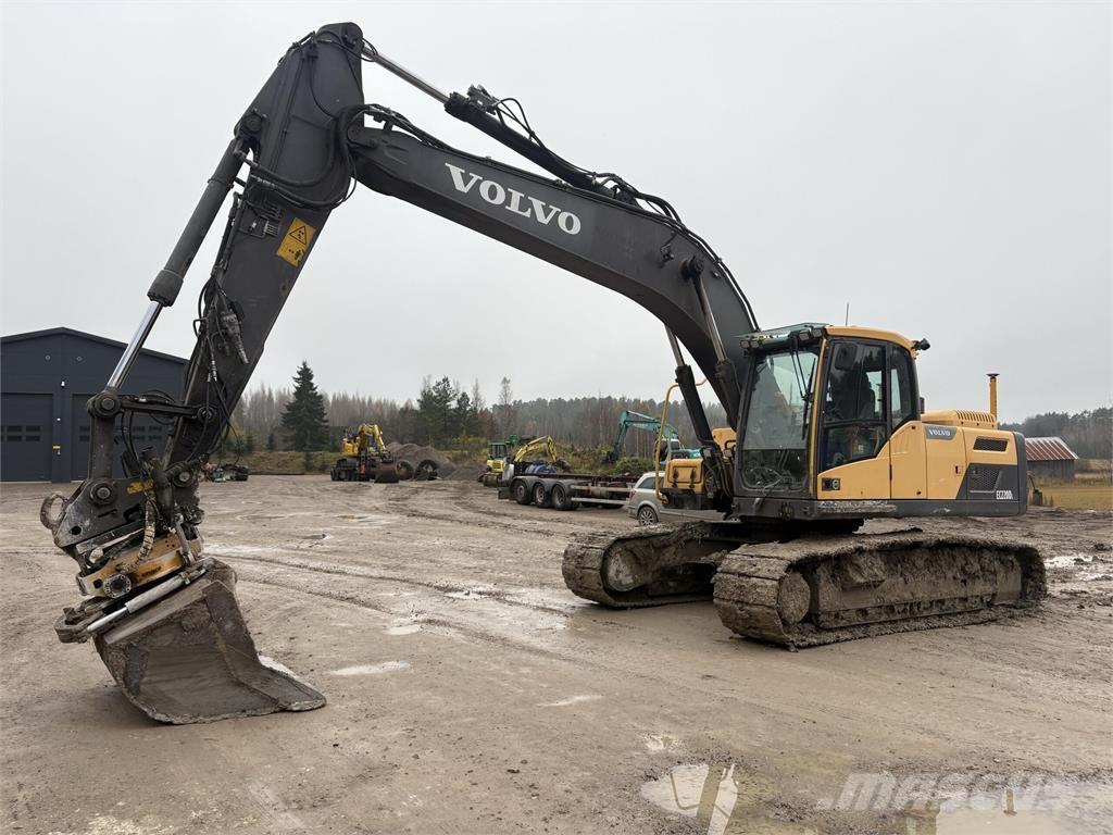 Volvo EC220DL 履带挖掘机