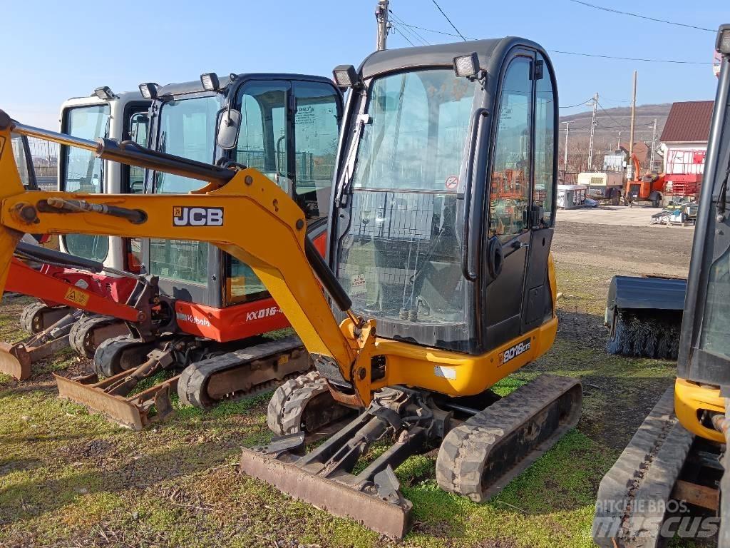 JCB 8018 CTS 小型挖掘机