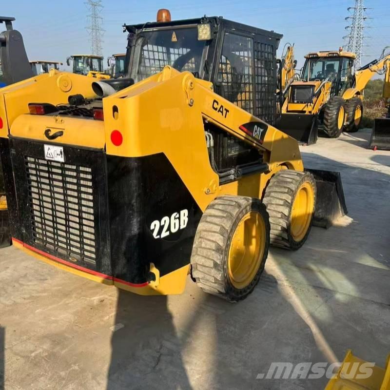CAT 226 滑移装载机