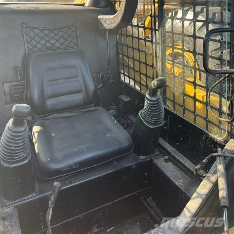 CAT 226 滑移装载机