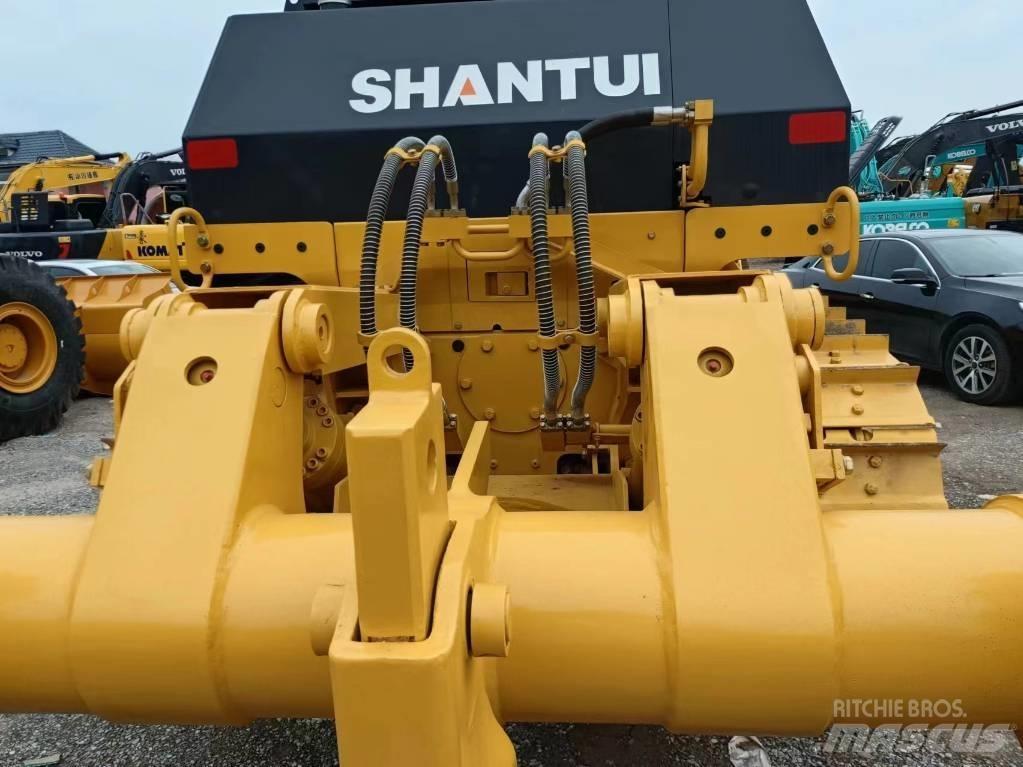 Shantui D22 履带式推土机