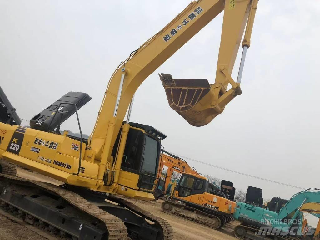 Komatsu 220-8 履带挖掘机