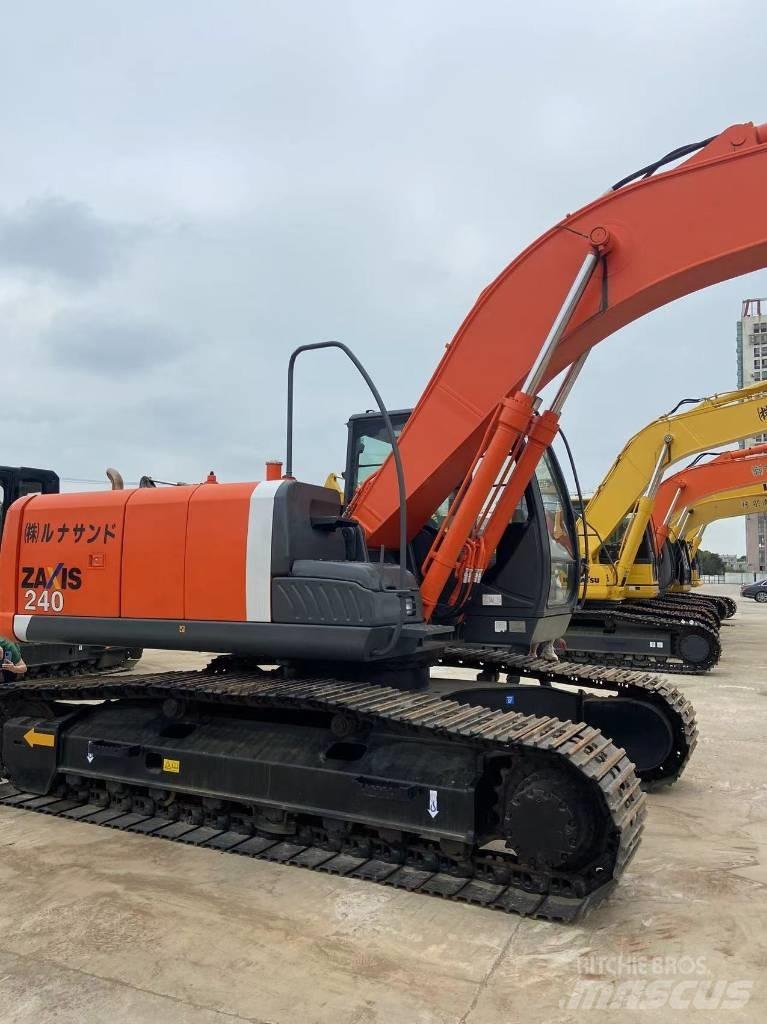 Hitachi ZX 240 履带挖掘机