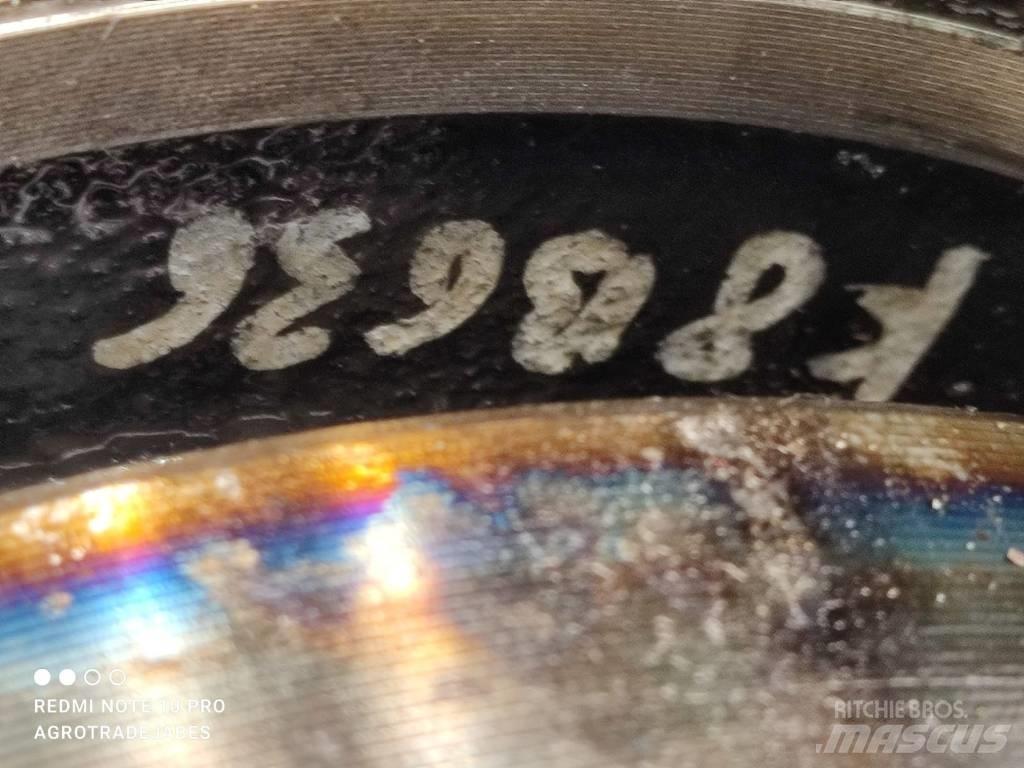 Bobcat T hub 轴