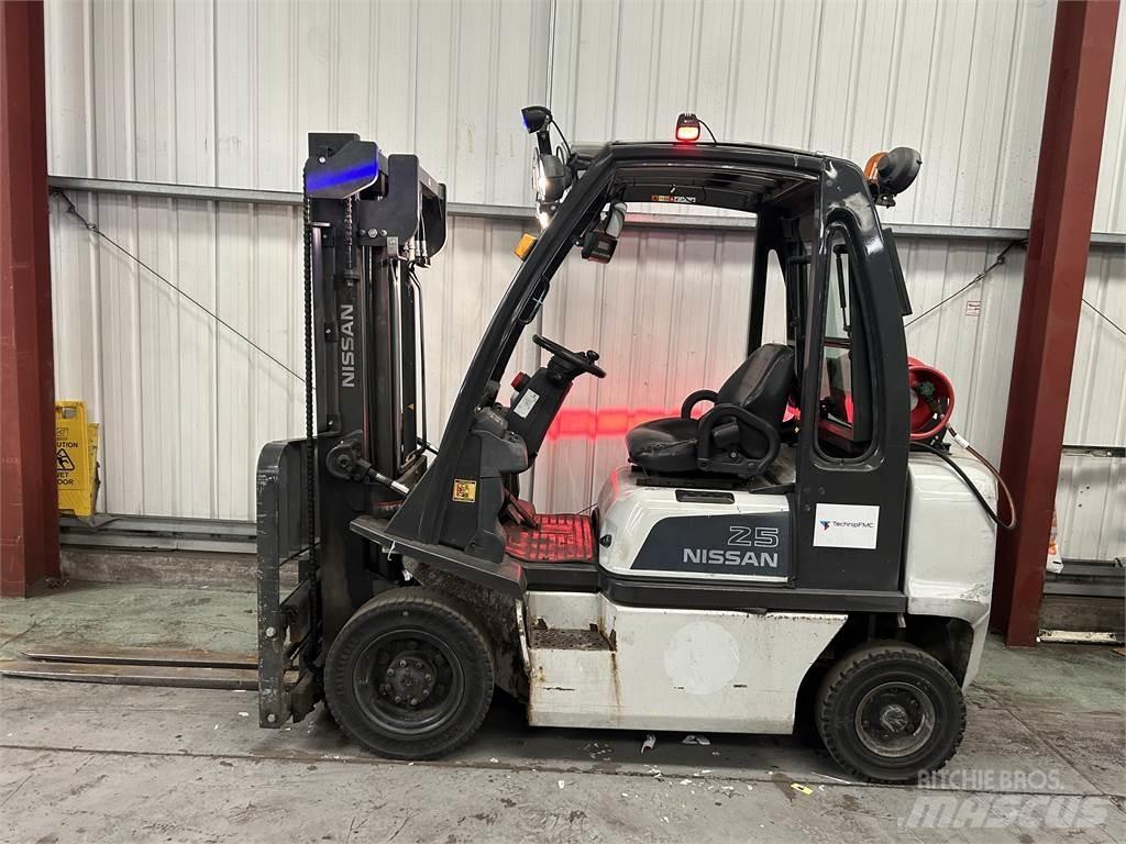 Nissan U1D2A25LQ 天然气叉车