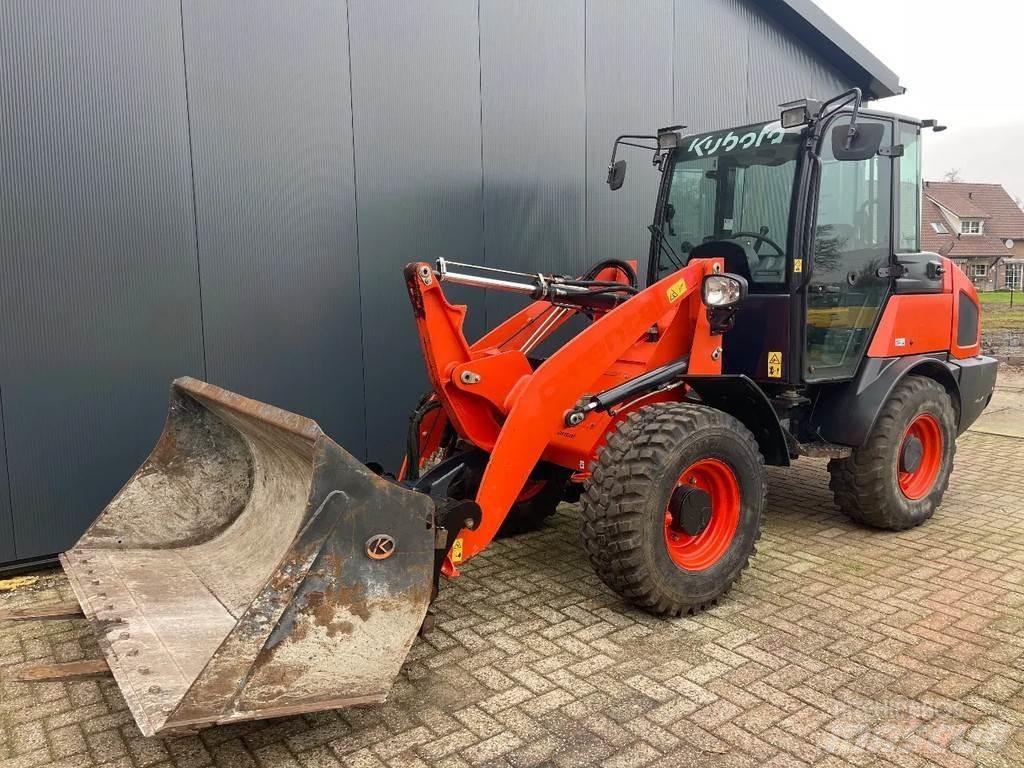 Kubota R065 轮式装载机