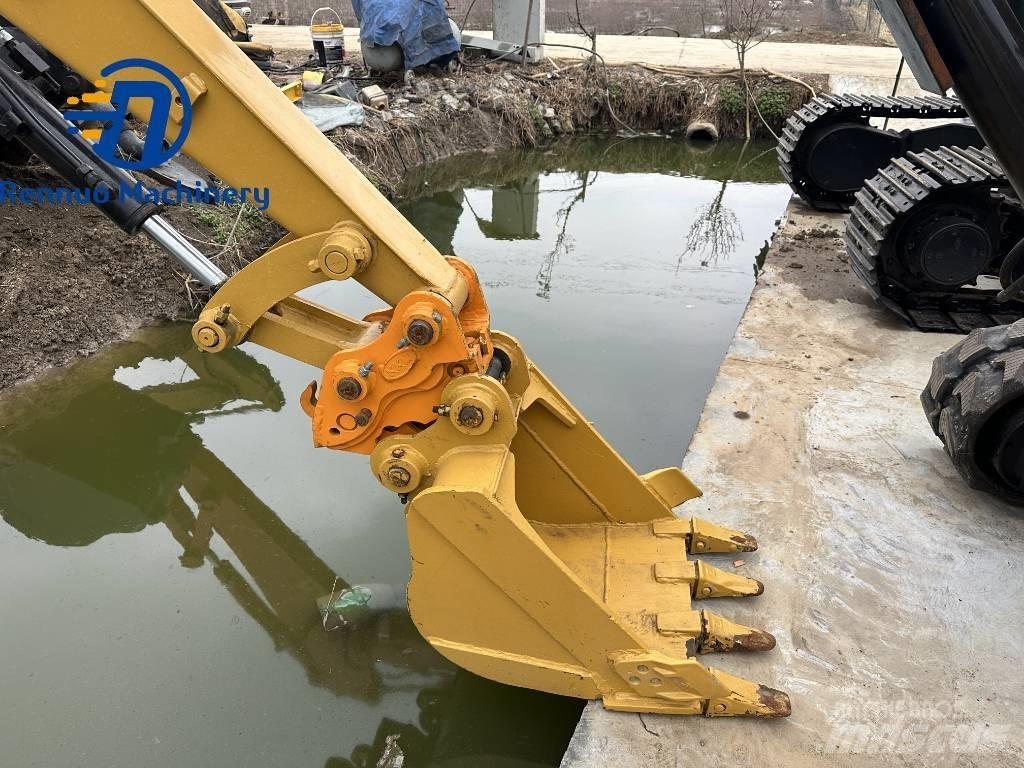 CAT 303 CR 小型挖掘机