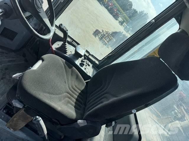 Komatsu WA 250-5 轮式装载机