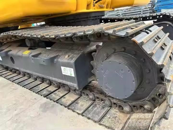 Komatsu PC130 履带挖掘机