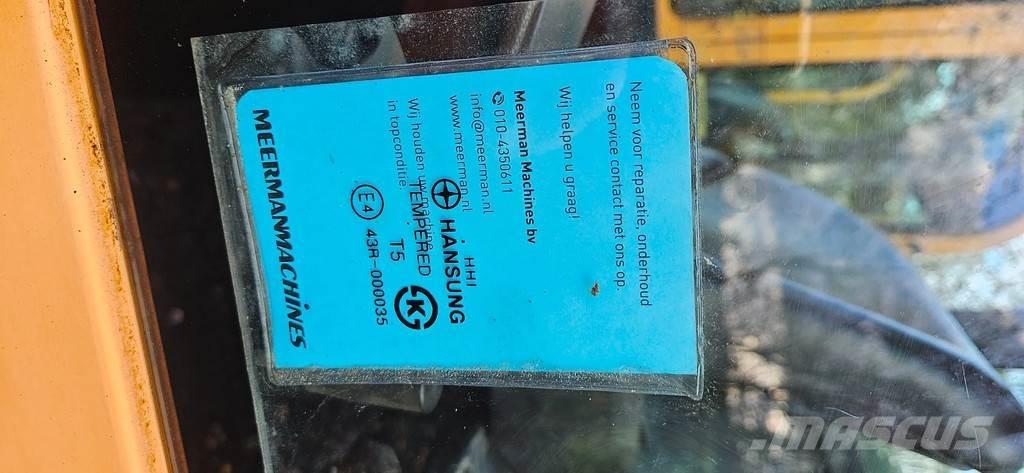 Hyundai R16-9 小型挖掘机