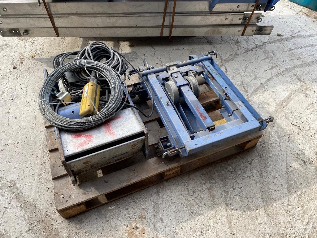 Geda Lift 250 吊车起重机、绞车吊货机和物料升降机