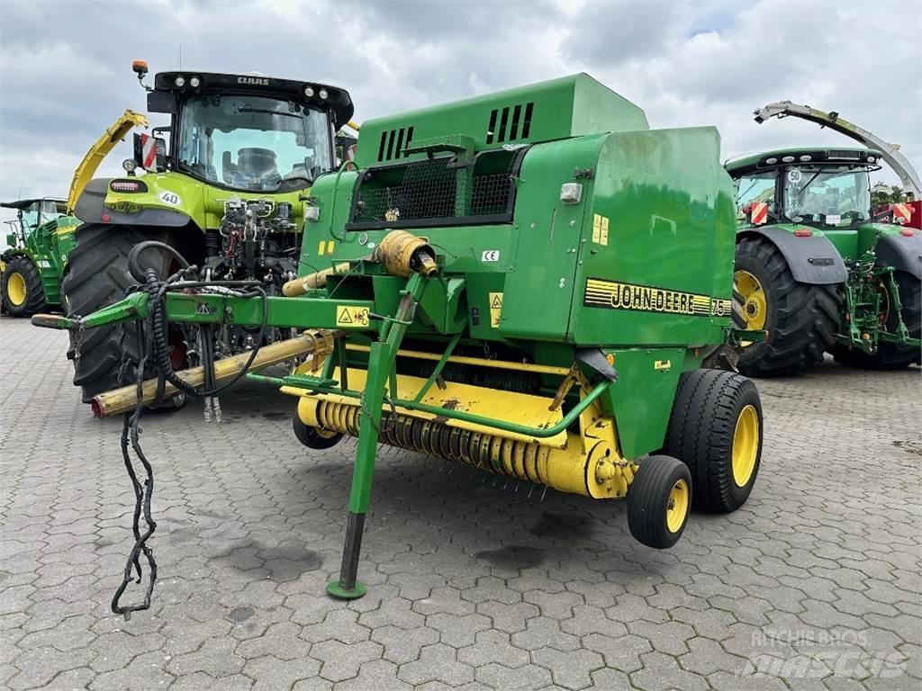 John Deere 575 圆捆打捆机