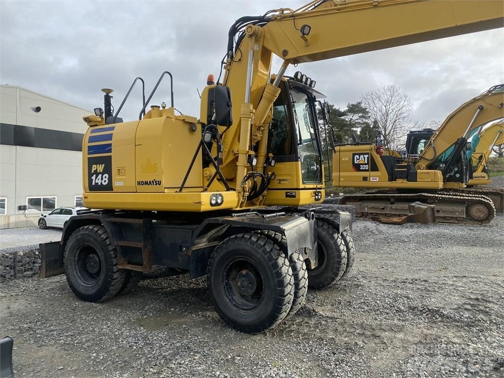 Komatsu PW148-10 轮式挖掘机