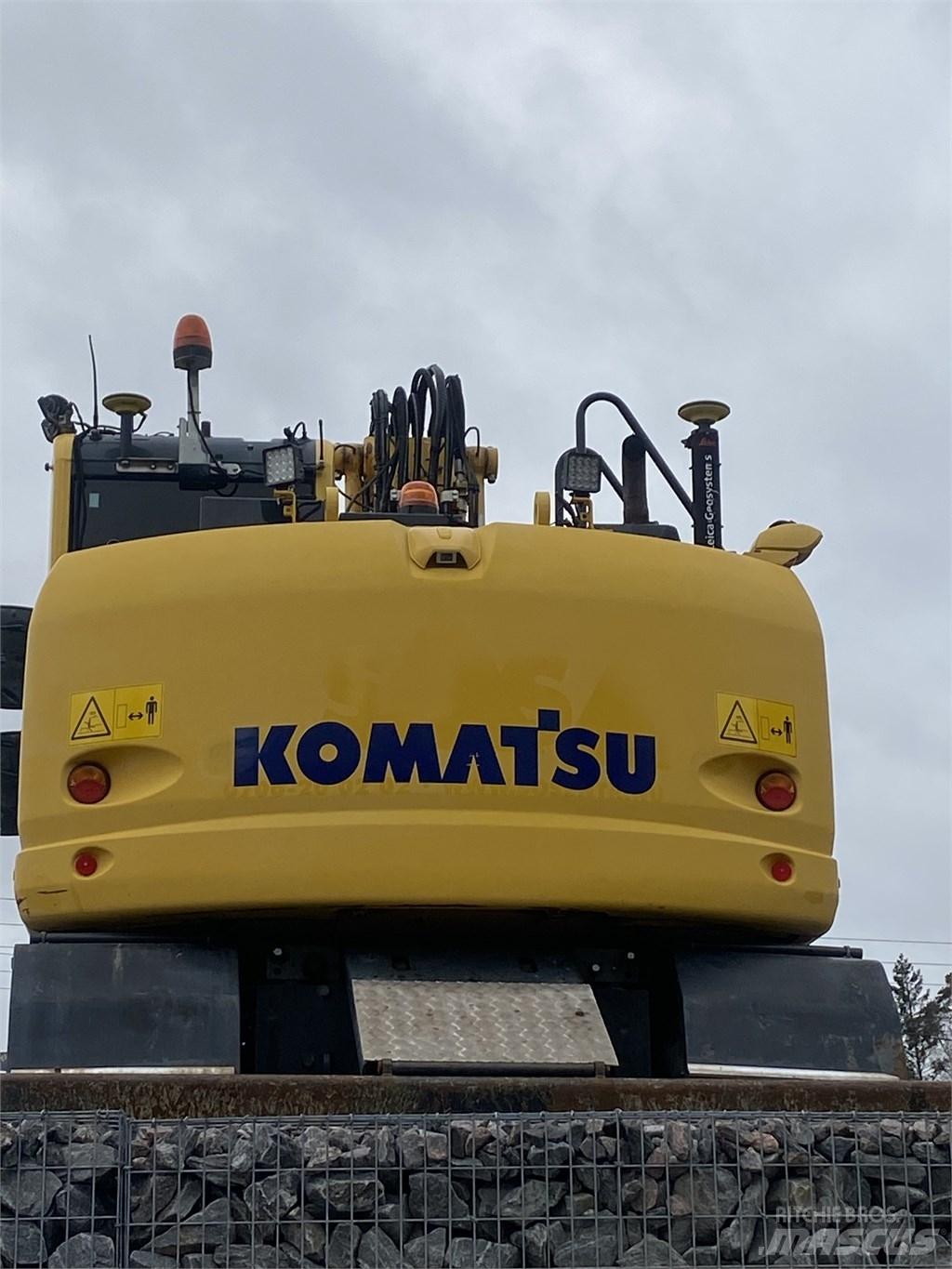 Komatsu PW148-10 轮式挖掘机
