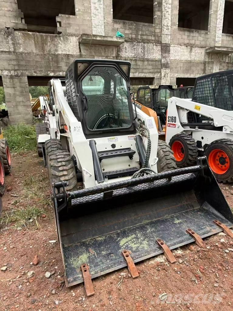 Bobcat S 300 滑移装载机