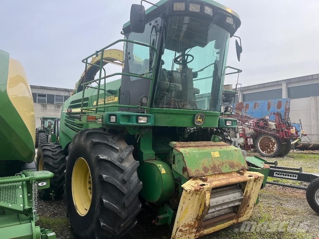 John Deere 7700 自走式青贮饲料收割机