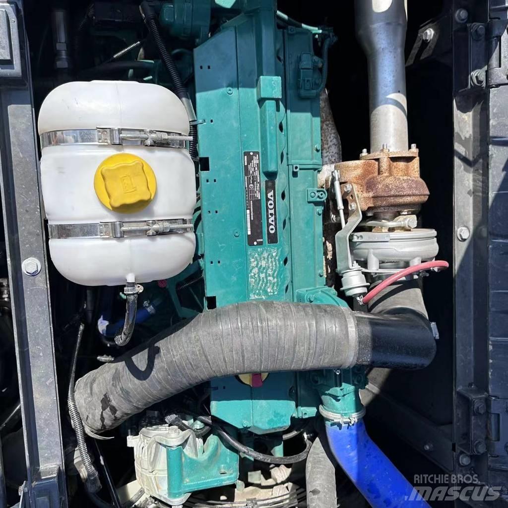 Volvo EC 240 履带挖掘机