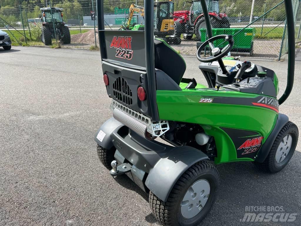 Avant 225 滑移装载机