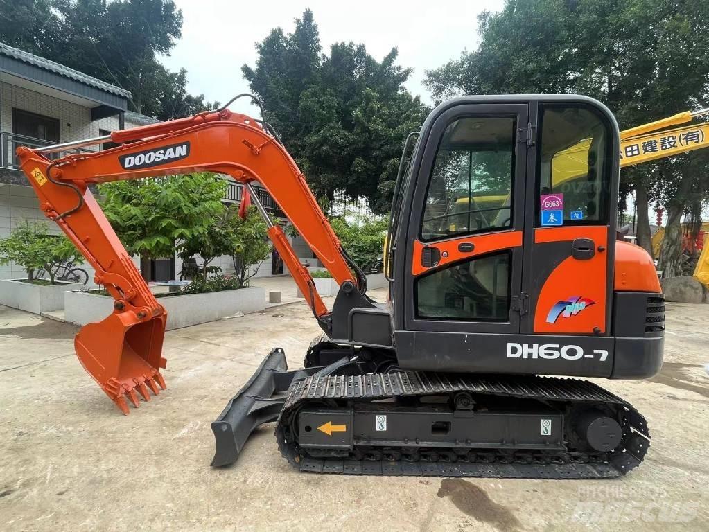 Doosan DH 60-7 小型挖掘机