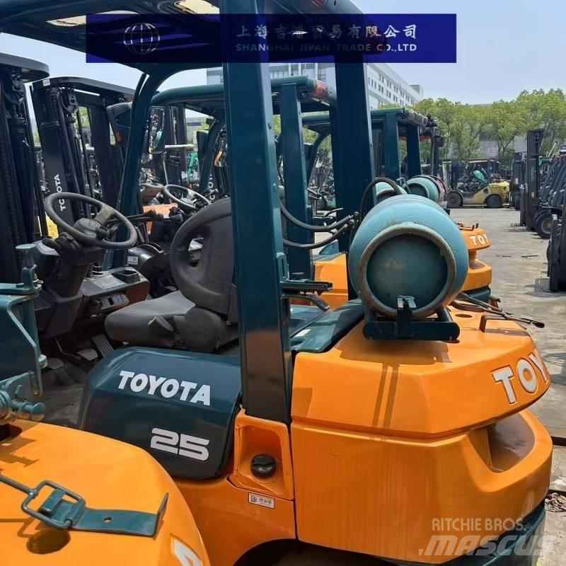 Toyota 25 柴油叉车