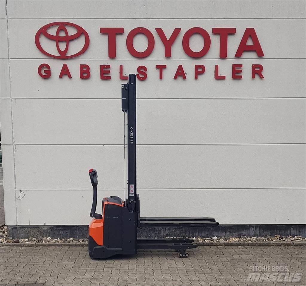 Toyota SWE120L 手推堆垛车