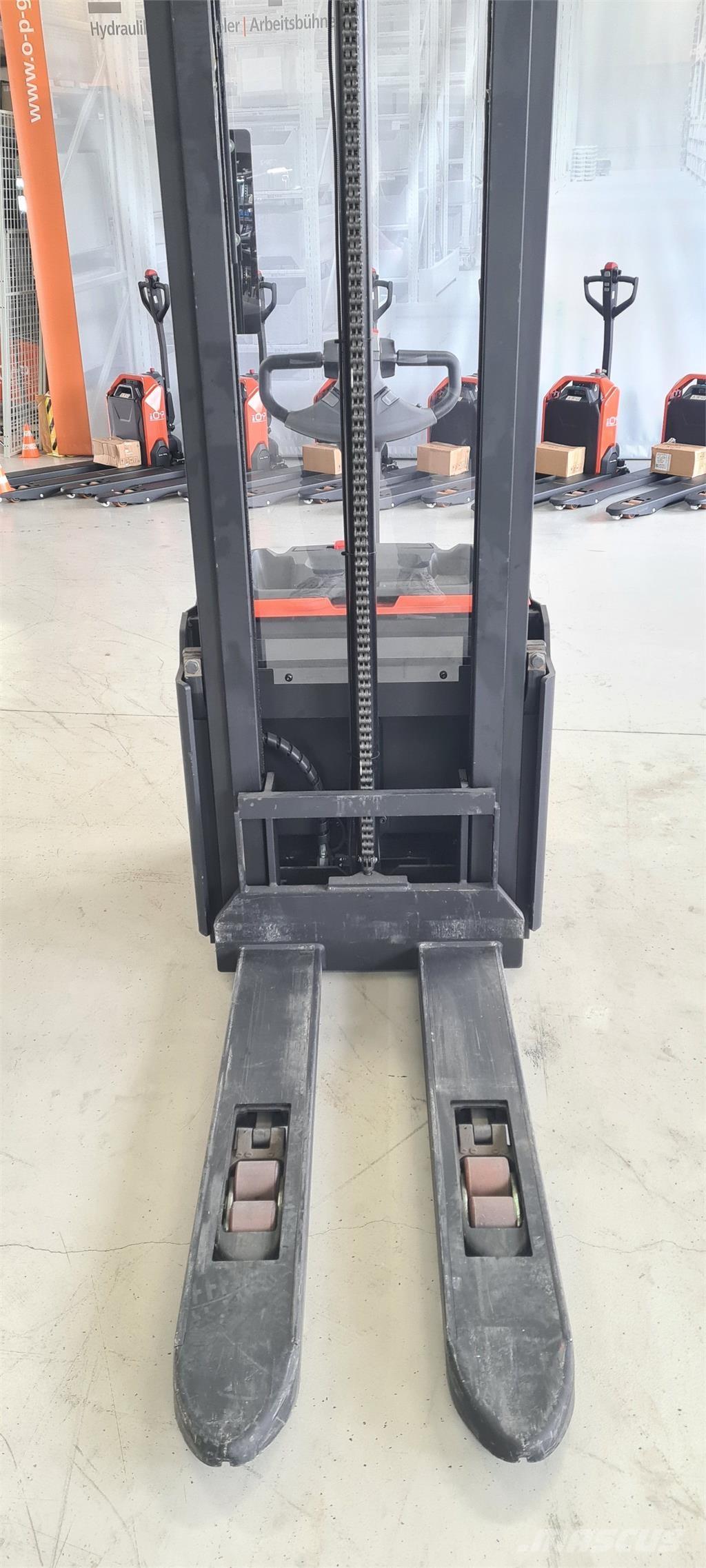 Toyota SWE120L 行走式堆垛机