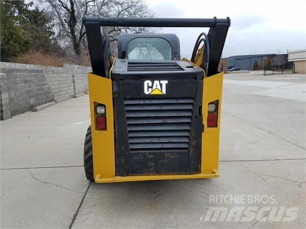 CAT 272 D 滑移装载机